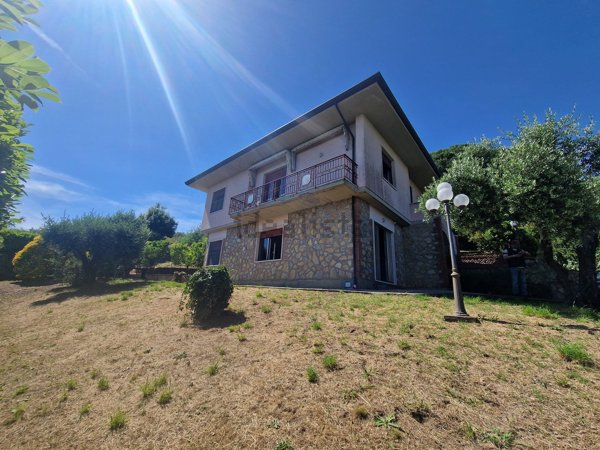 casa indipendente in vendita a Massarosa in zona Corsanico