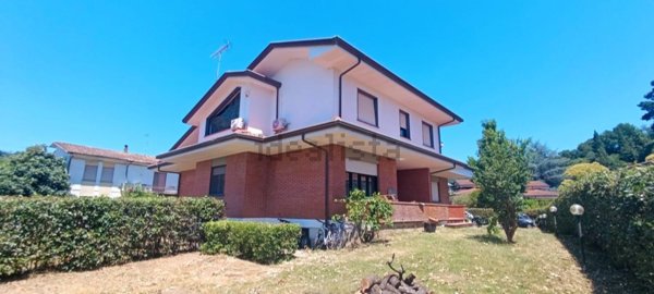 casa indipendente in vendita a Massarosa