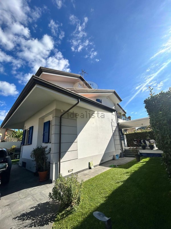 casa indipendente in vendita a Massarosa
