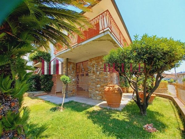 casa indipendente in vendita a Massarosa