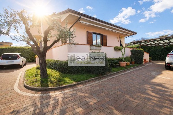 casa indipendente in vendita a Massarosa in zona Bozzano