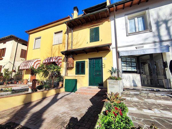 casa indipendente in vendita a Massarosa in zona Piano del Quercione