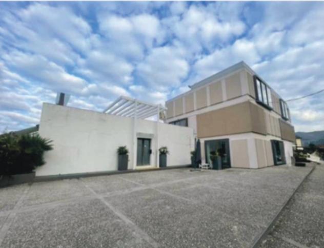 locale commerciale in vendita a Massarosa in zona Bozzano