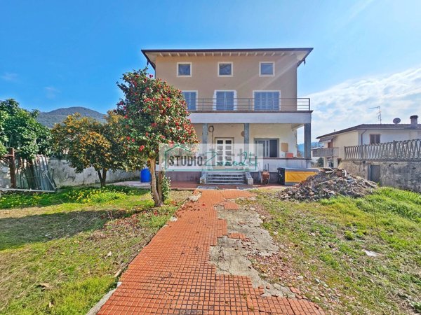 casa indipendente in vendita a Massarosa in zona Bozzano