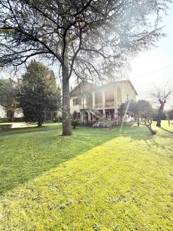 casa indipendente in vendita a Massarosa