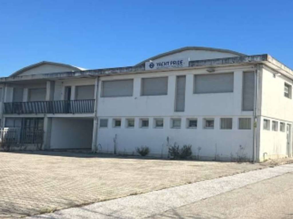 locale commerciale in vendita a Massarosa