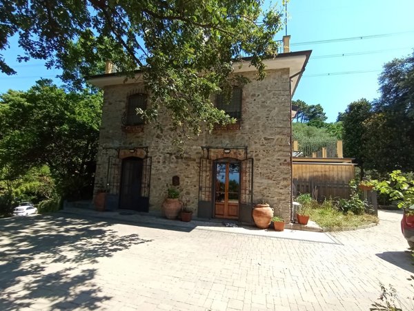 casa indipendente in vendita a Massarosa