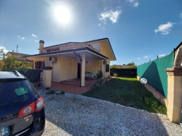 casa indipendente in vendita a Massarosa in zona Bozzano