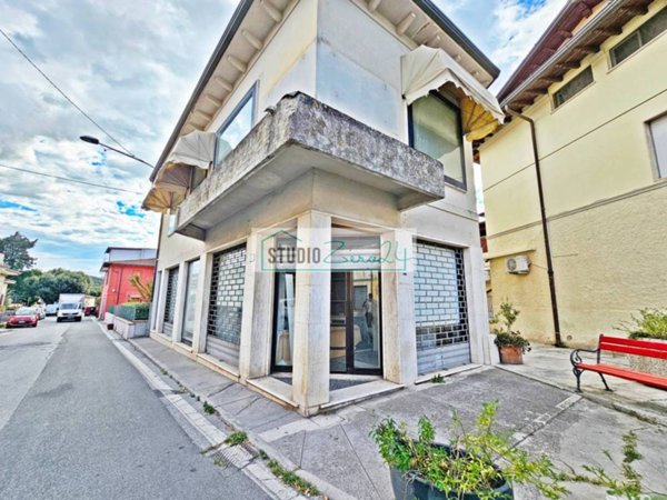 locale commerciale in vendita a Massarosa in zona Stiava