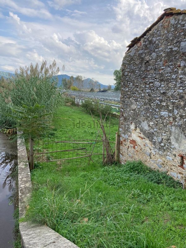 casale in vendita a Massarosa in zona Piano del Quercione