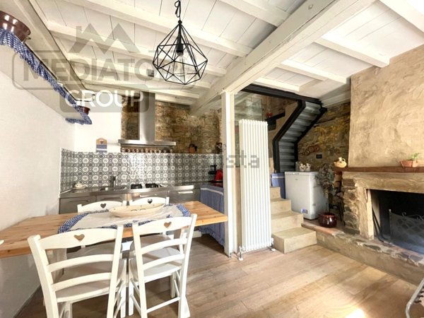 casa indipendente in vendita a Massarosa in zona Corsanico