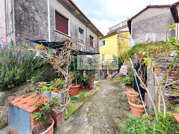 casa indipendente in vendita a Massarosa in zona Mommio