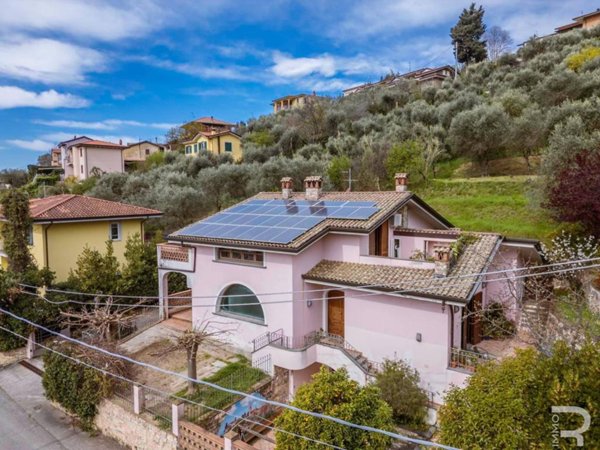 casa indipendente in vendita a Massarosa
