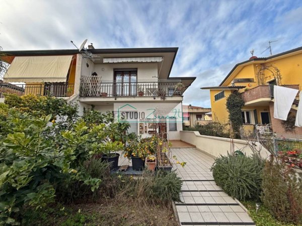 casa indipendente in vendita a Massarosa in zona Piano di Mommio
