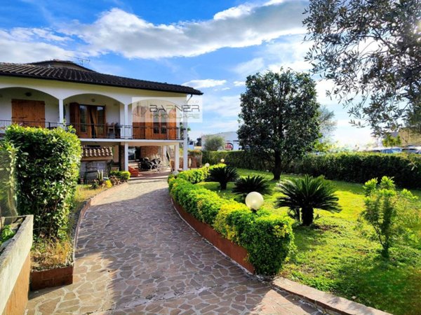 casa indipendente in vendita a Massarosa in zona Piano del Quercione