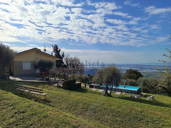 casa indipendente in vendita a Massarosa