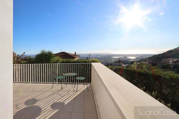 casa indipendente in vendita a Massarosa