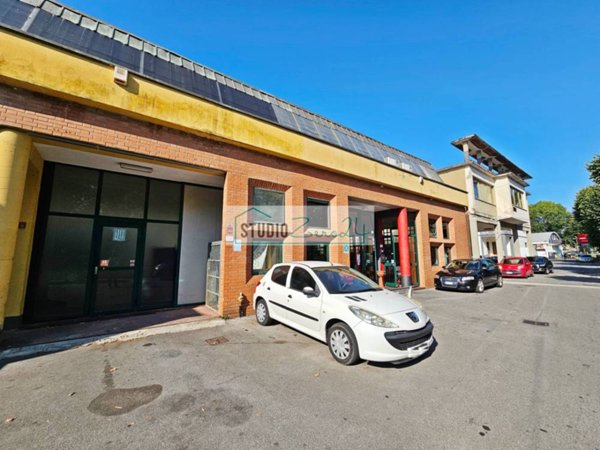 locale commerciale in vendita a Massarosa in zona Bozzano