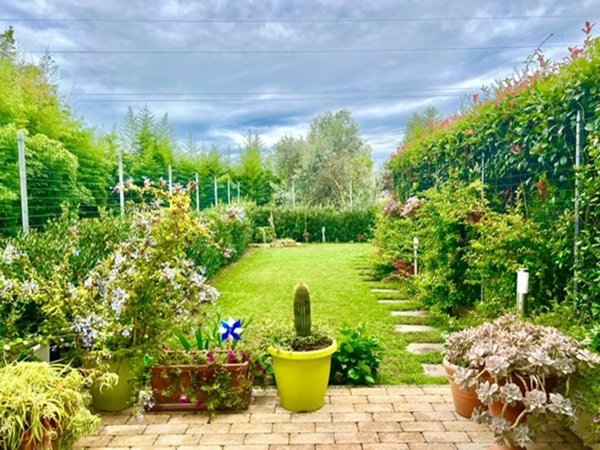 casa indipendente in vendita a Massarosa in zona Piano di Mommio