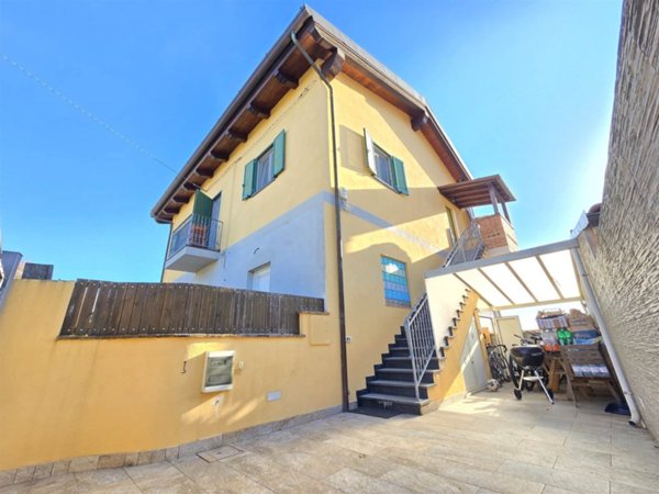 casa indipendente in vendita a Massarosa in zona Corsanico