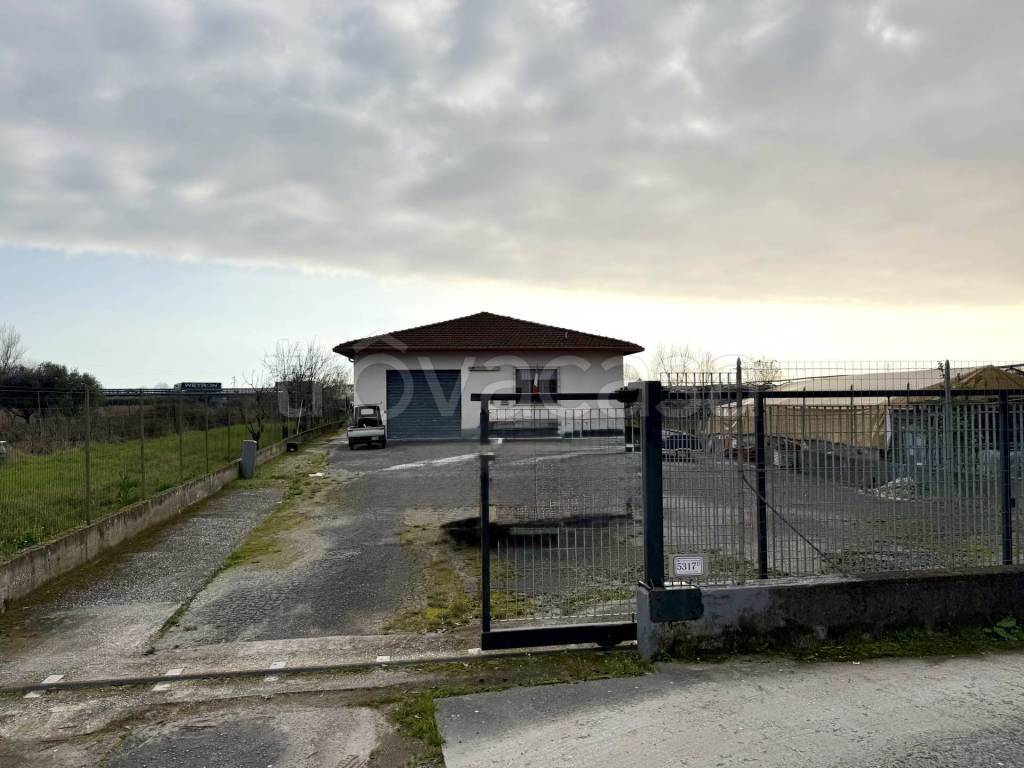 negozio in vendita a Massarosa in zona Piano di Conca