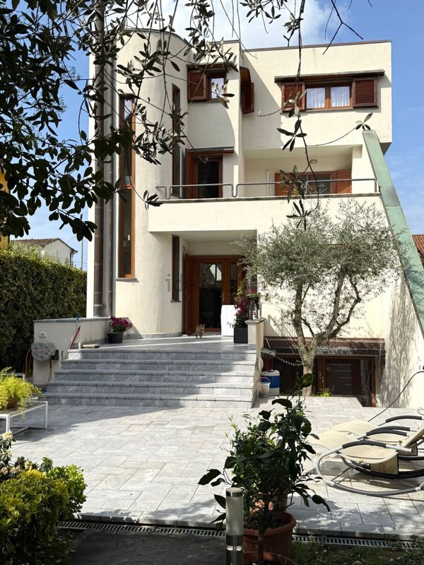 casa indipendente in vendita a Massarosa