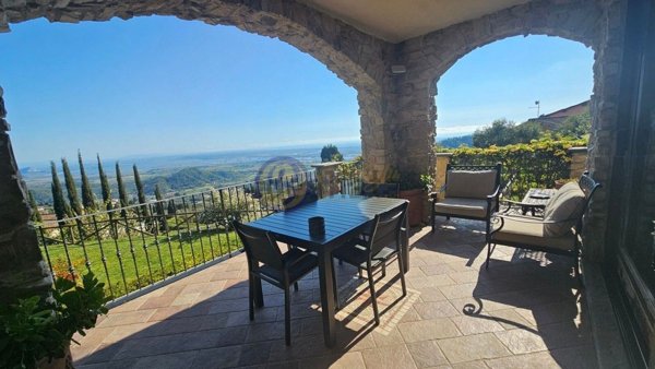 casa indipendente in vendita a Massarosa