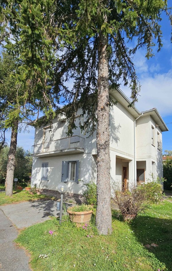 casa indipendente in vendita a Massarosa