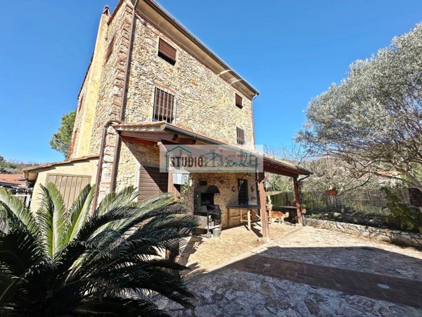 casa indipendente in vendita a Massarosa in zona Quiesa