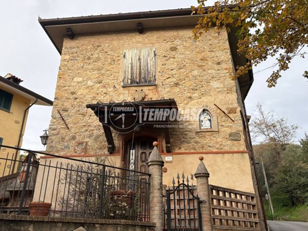 casa indipendente in vendita a Massarosa in zona Corsanico