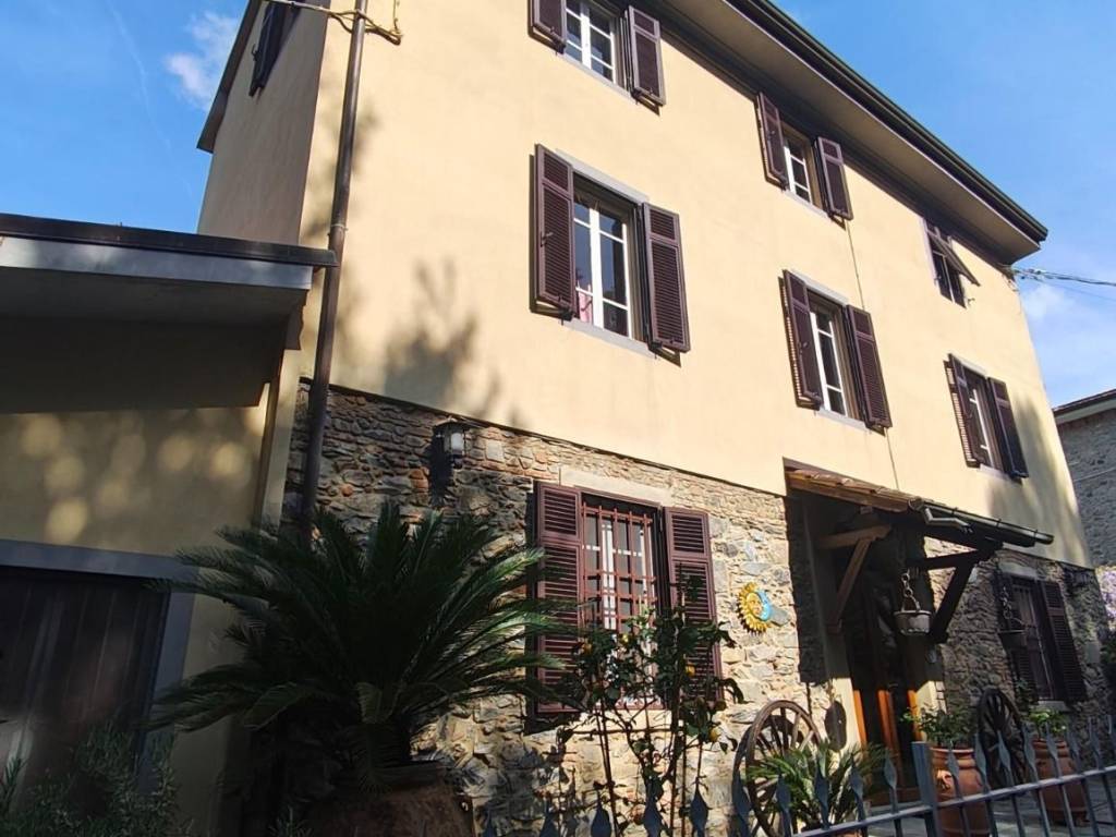 casa indipendente in vendita a Massarosa in zona Pieve a Elici