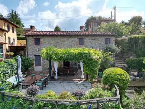 casa indipendente in vendita a Massarosa in zona Stiava
