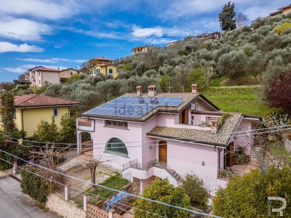 casa indipendente in vendita a Massarosa