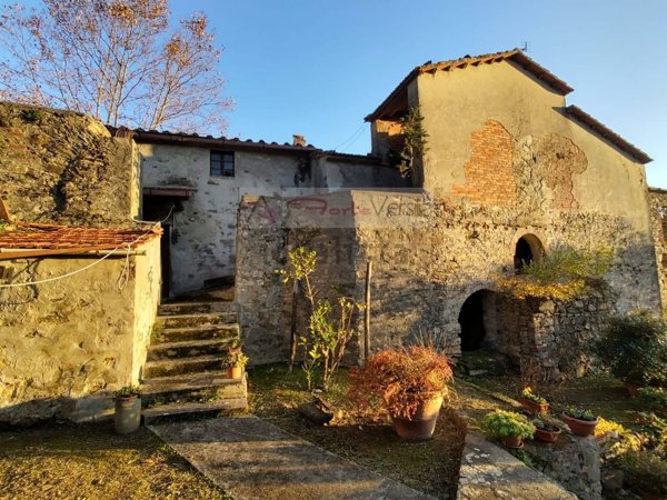 casale in vendita a Massarosa in zona Piano di Conca