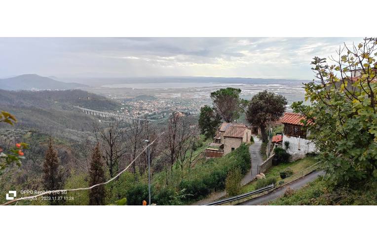 casa indipendente in vendita a Massarosa in zona Montigiano