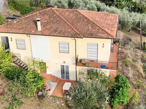 casa indipendente in vendita a Massarosa in zona Corsanico