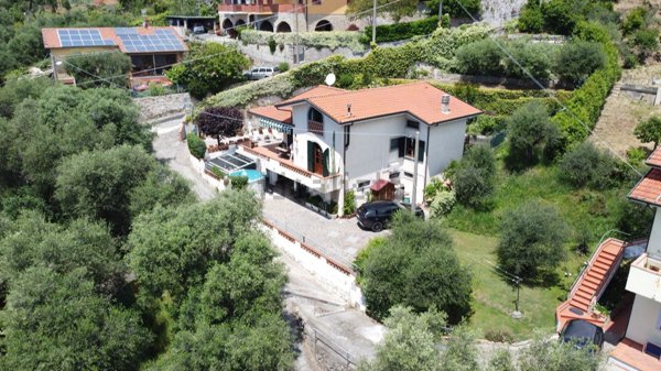 casa indipendente in vendita a Massarosa in zona Bargecchia