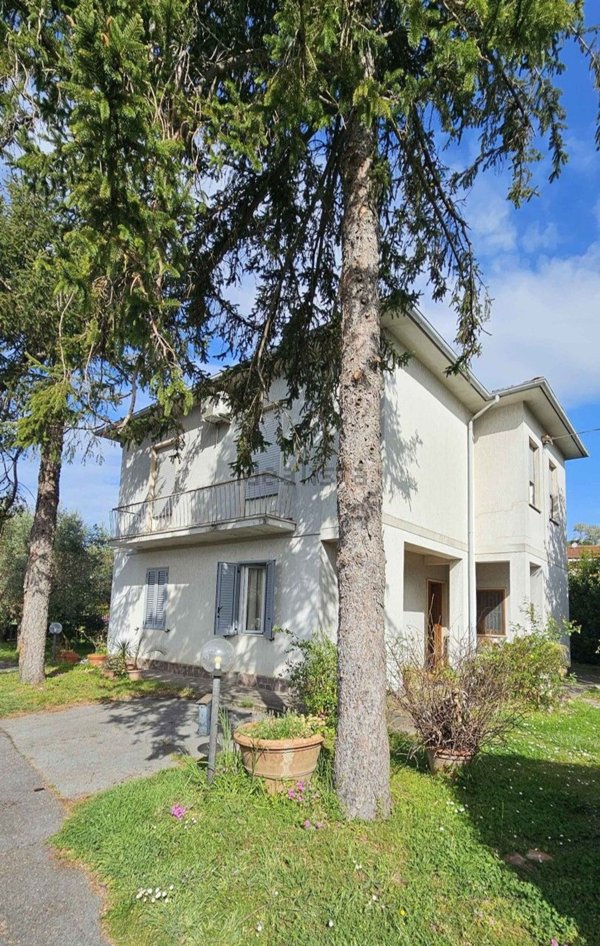 casa indipendente in vendita a Massarosa