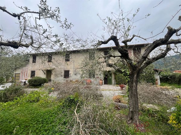 casale in vendita a Massarosa in zona Piano di Mommio