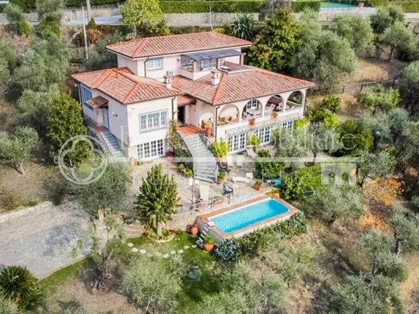 casa indipendente in vendita a Massarosa in zona Corsanico