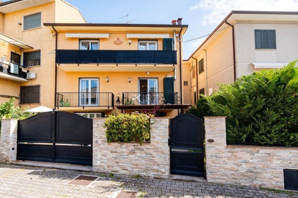 casa indipendente in vendita a Massarosa