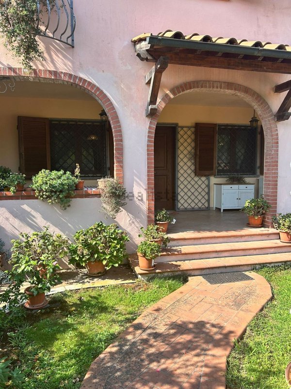 casa indipendente in vendita a Massarosa in zona Bozzano