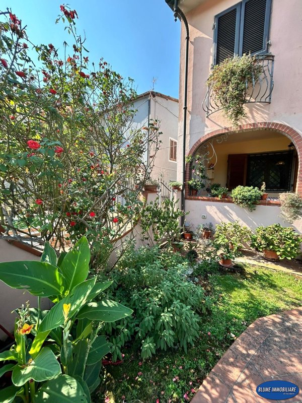 casa indipendente in vendita a Massarosa in zona Bozzano