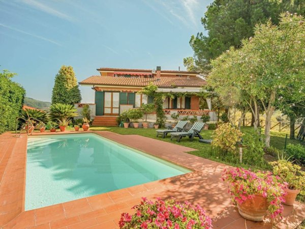 casa indipendente in vendita a Massarosa in zona Montigiano
