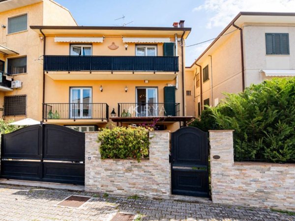 intera palazzina in vendita a Massarosa
