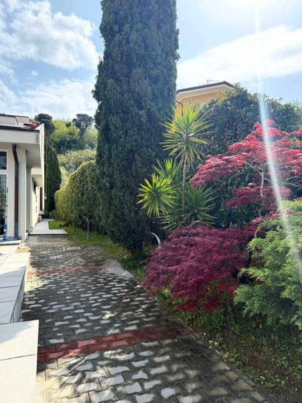 casa indipendente in vendita a Massarosa in zona Bozzano