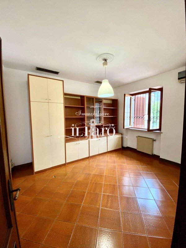 intera palazzina in vendita a Massarosa in zona Stiava
