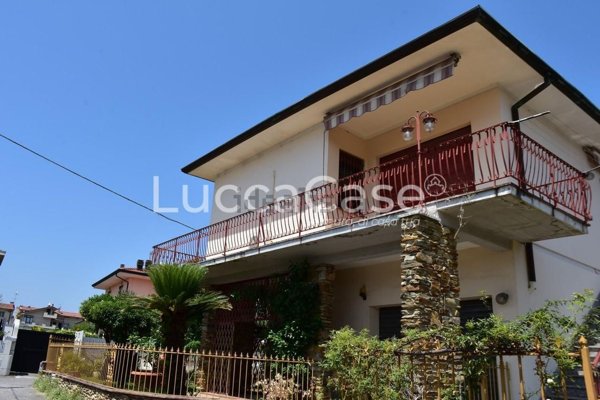casa indipendente in vendita a Massarosa