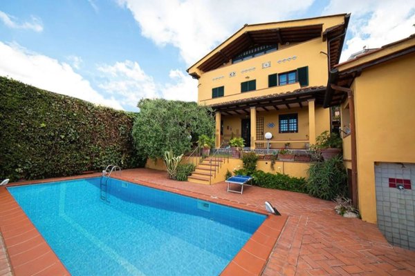 casa indipendente in vendita a Massarosa in zona Corsanico