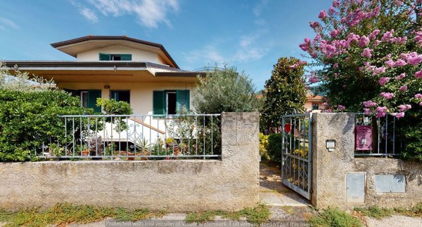 casa indipendente in vendita a Massarosa in zona Quiesa